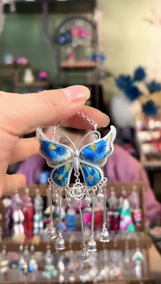 彩云南阁非遗老绣苗银饰品502