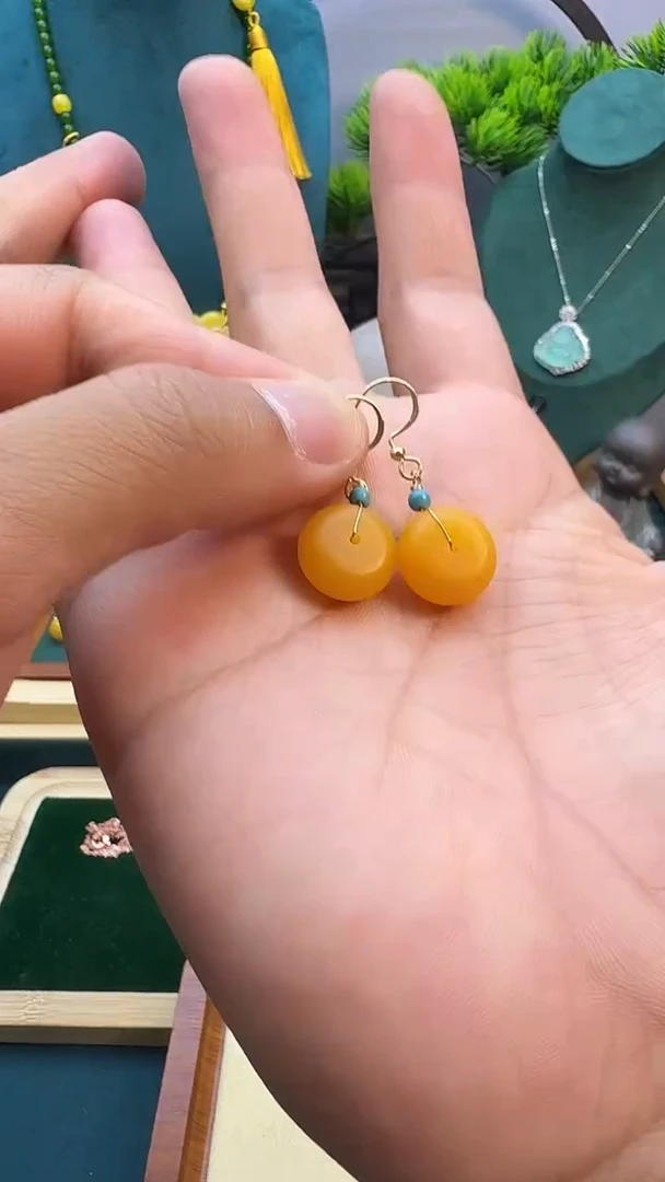 14K金镶嵌蜜蜡耳饰E82