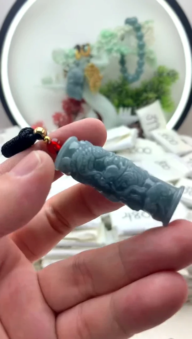 翡翠未镶嵌颈饰龙柱