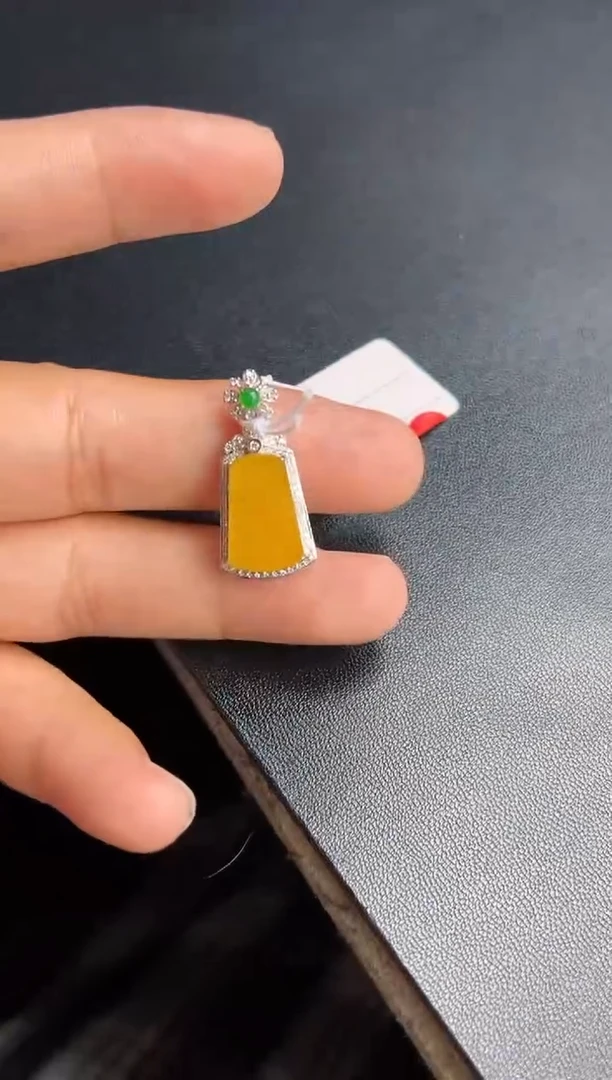 翡翠18K金镶嵌吊坠(不含链)多人