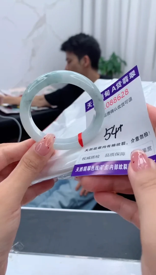 未镶嵌手镯翡翠有纹，完美者勿拍