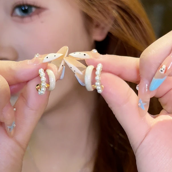 铜合金仿珍珠耳饰 秋冬轻奢白色滴油珠珠耳环女气质百搭耳针耳饰