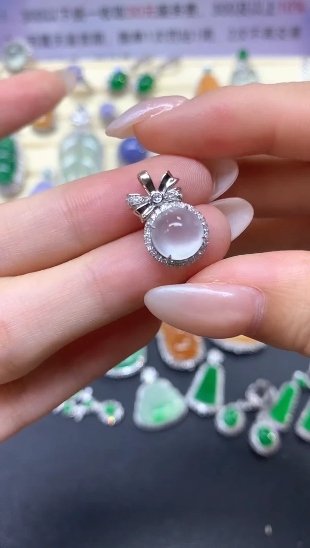 【闪购商品】翡翠吊坠(不含链)18K金镶嵌吊坠|3300+330