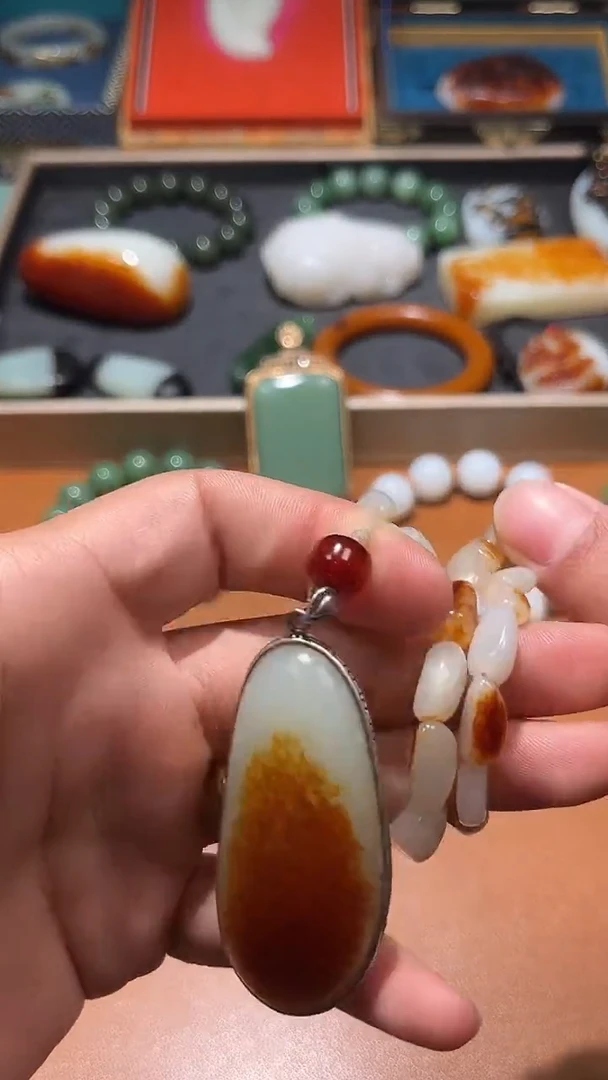 未镶嵌和田玉把件王**。和田玉