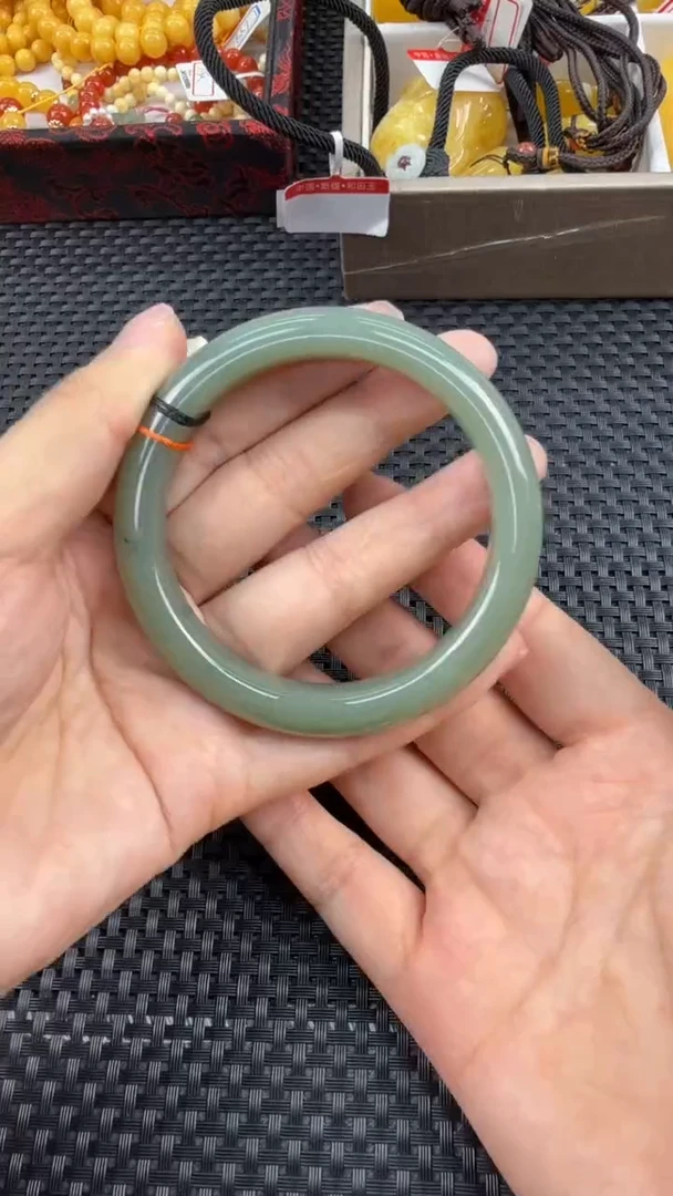 颈饰未镶嵌和田玉手镯60