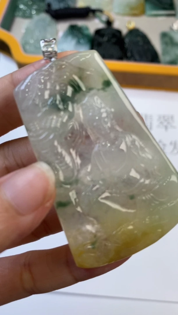 18K金镶嵌挂件翡翠303457 多人