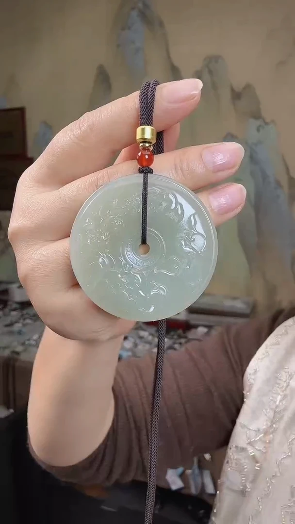 颈饰未镶嵌和田玉.