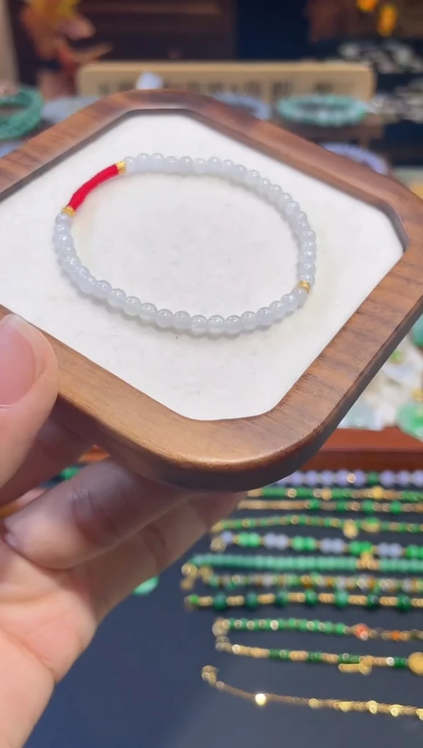 颈饰18K金镶嵌翡翠手串