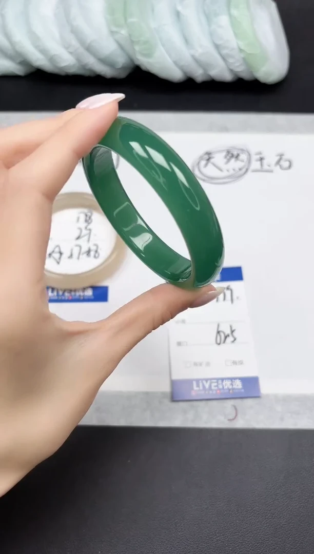 未镶嵌手镯石英质玉179-62.5