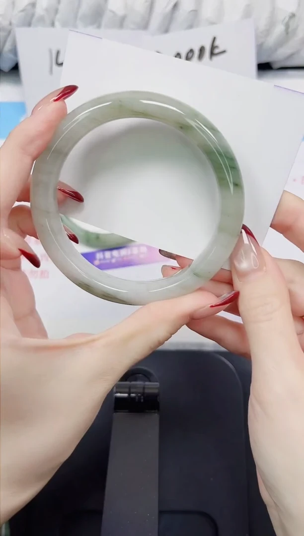 【闪购商品】石英质玉手镯未镶嵌13