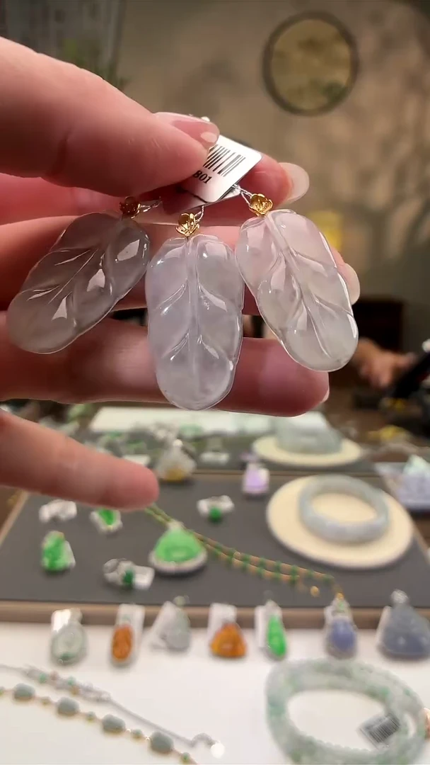 吊坠(不含链)18K金镶嵌翡翠叶子 多样性发其一