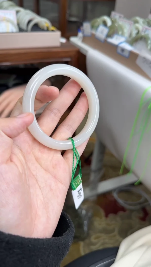 未镶嵌手镯和田玉56