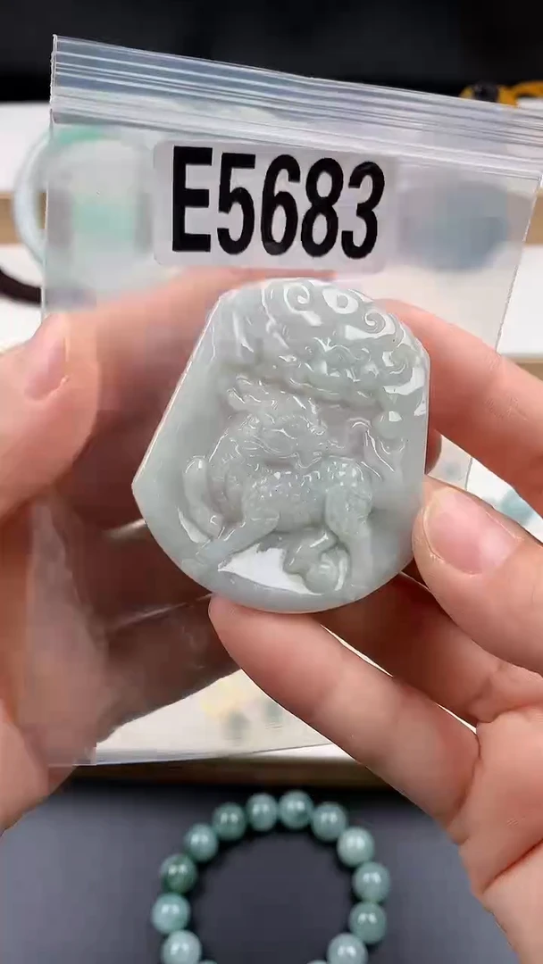 颈饰未镶嵌翡翠天然翡翠吊坠挂件