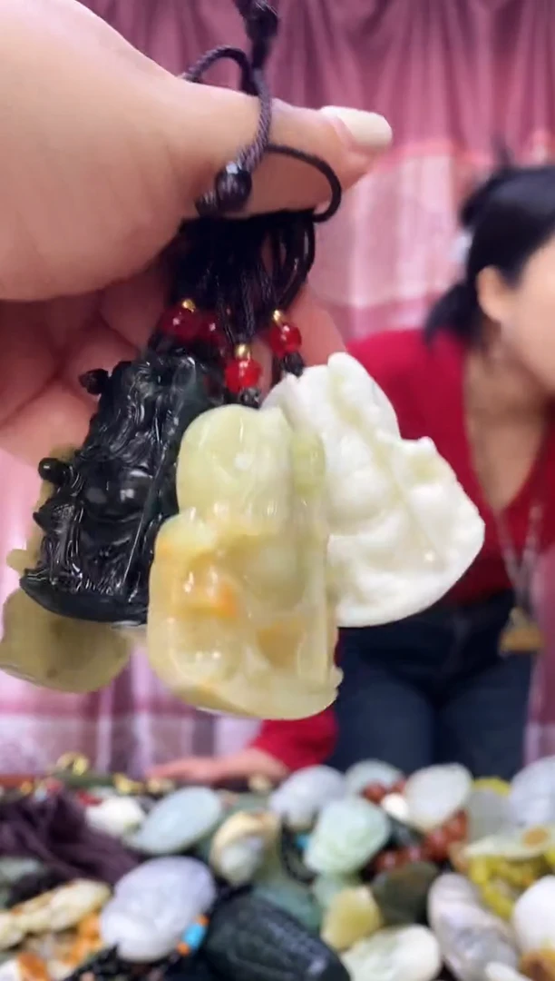 未镶嵌岫玉吊坠多样性发其中之一