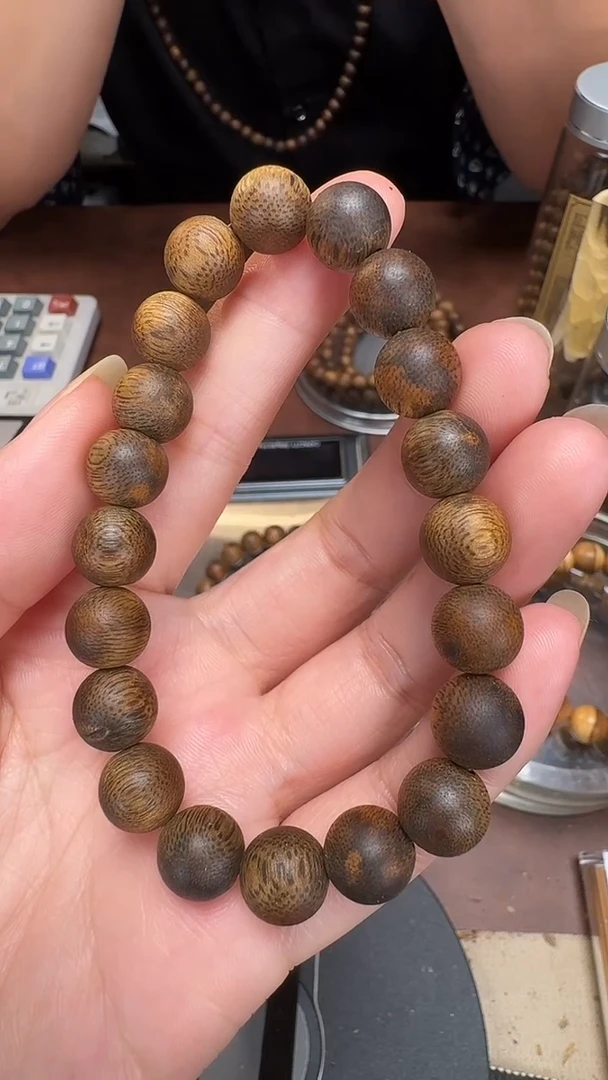 沉香手串海南绿奇楠单圈1.0的9.8克+