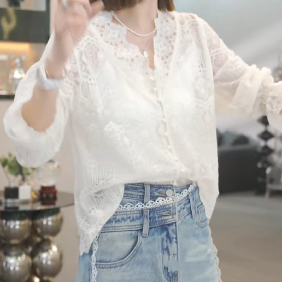 法式重工刺绣镂空蕾丝V领衬衫2025新款春季设计感气质泡泡袖衬衣