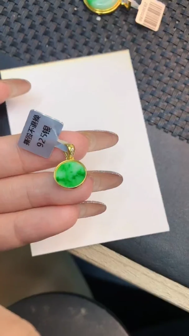 颈饰未镶嵌翡翠1