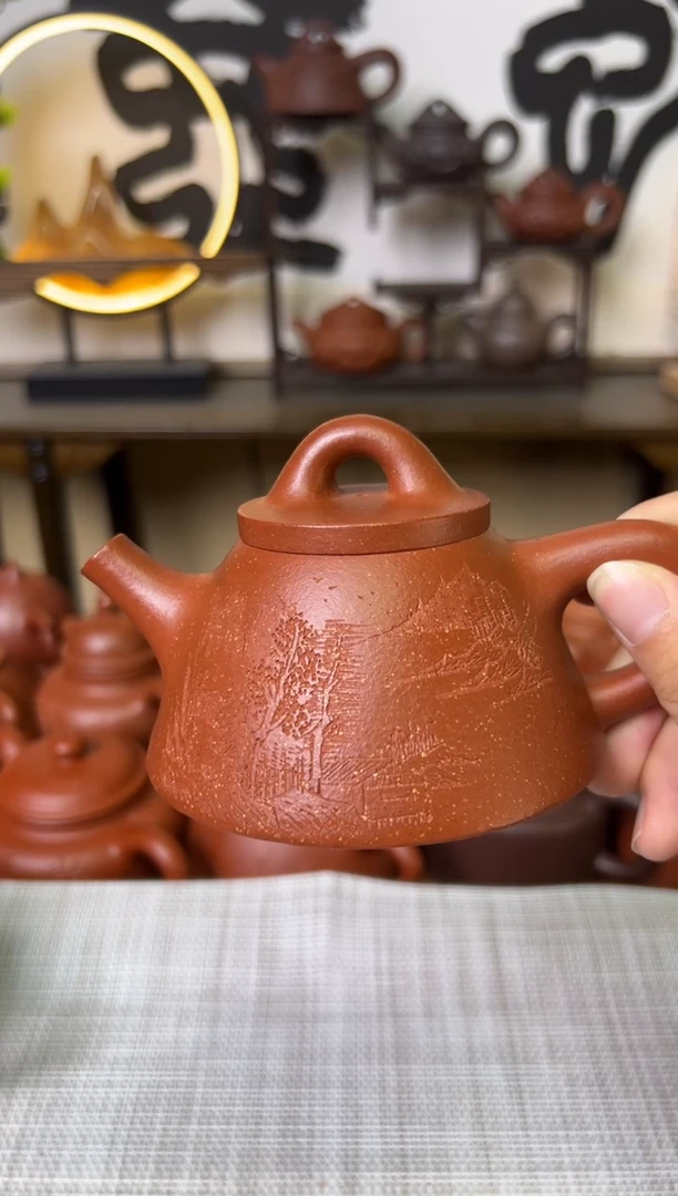 茶壶段泥红降坡霸王石瓢壶山水刻170CC-甘来兵