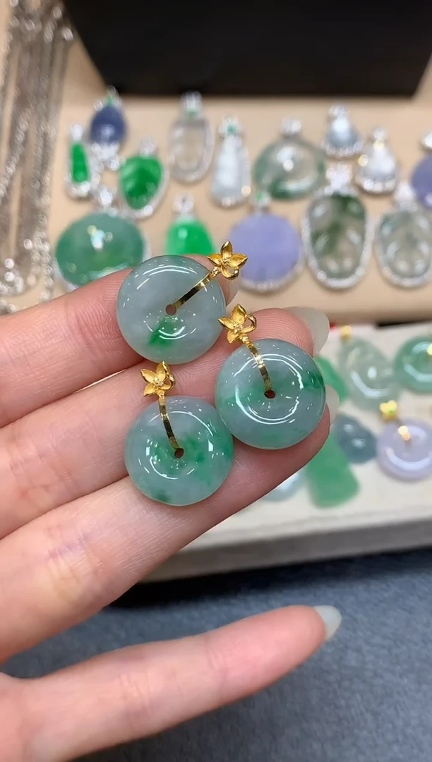 颈饰18K金镶嵌翡翠平安扣【无服务费多样性发其一