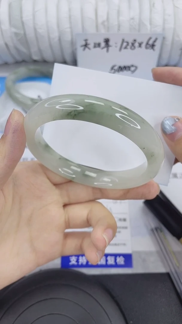 未镶嵌手镯石英质玉84-61/62