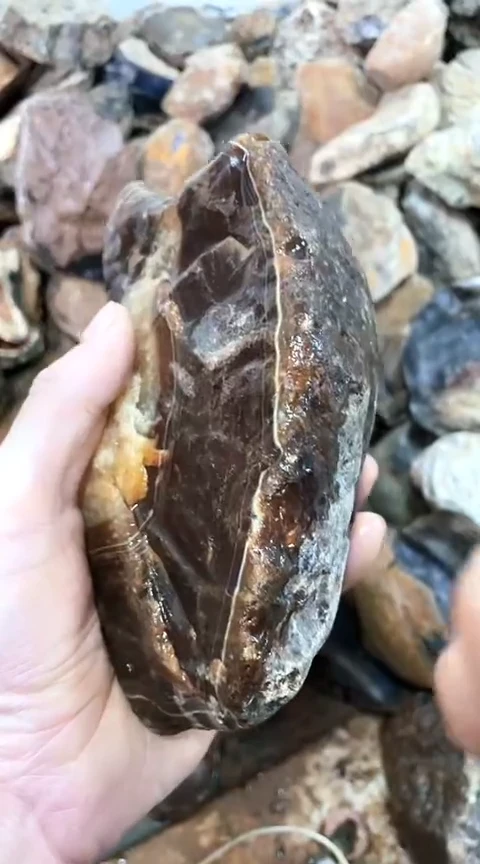 定制玛瑙凌*原石800550