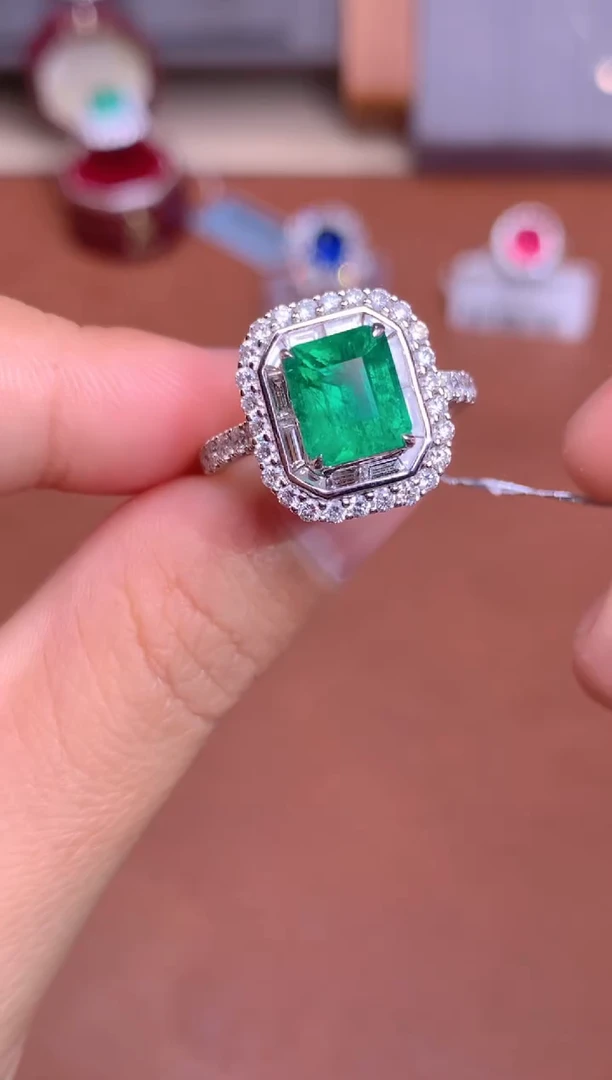 【闪购商品】祖母绿戒指18K金镶嵌2.15CT