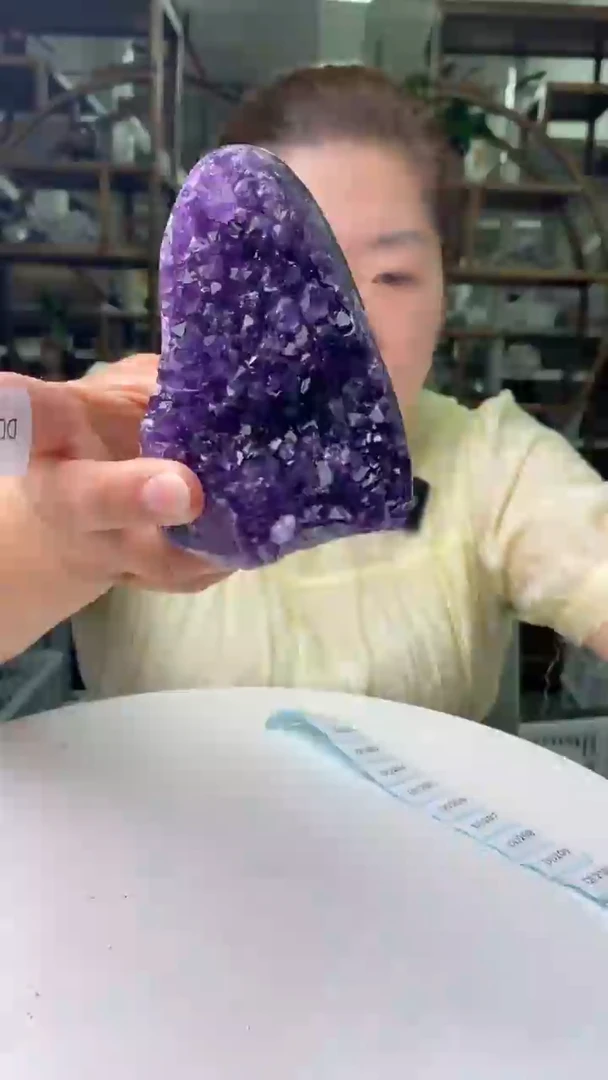 水晶珠宝半成品未镶嵌紫晶洞D200