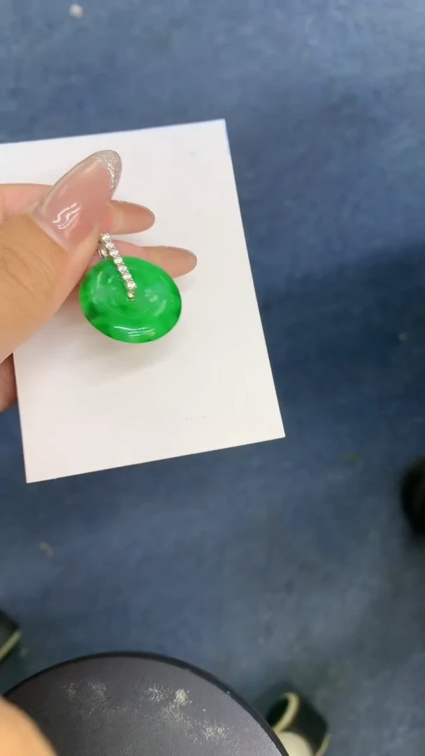 颈饰18K金镶嵌翡翠1