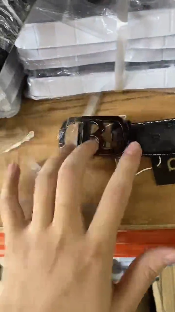 2025新款L男士2经典时尚百搭商务自动扣皮带