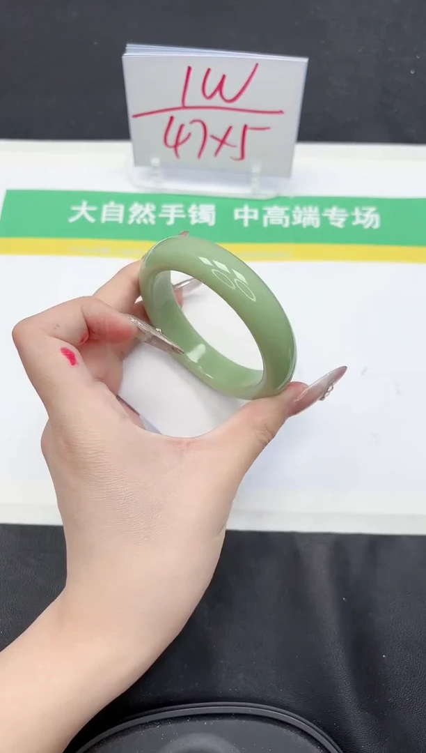 【闪购商品】石英质玉手镯未镶嵌81-55.5