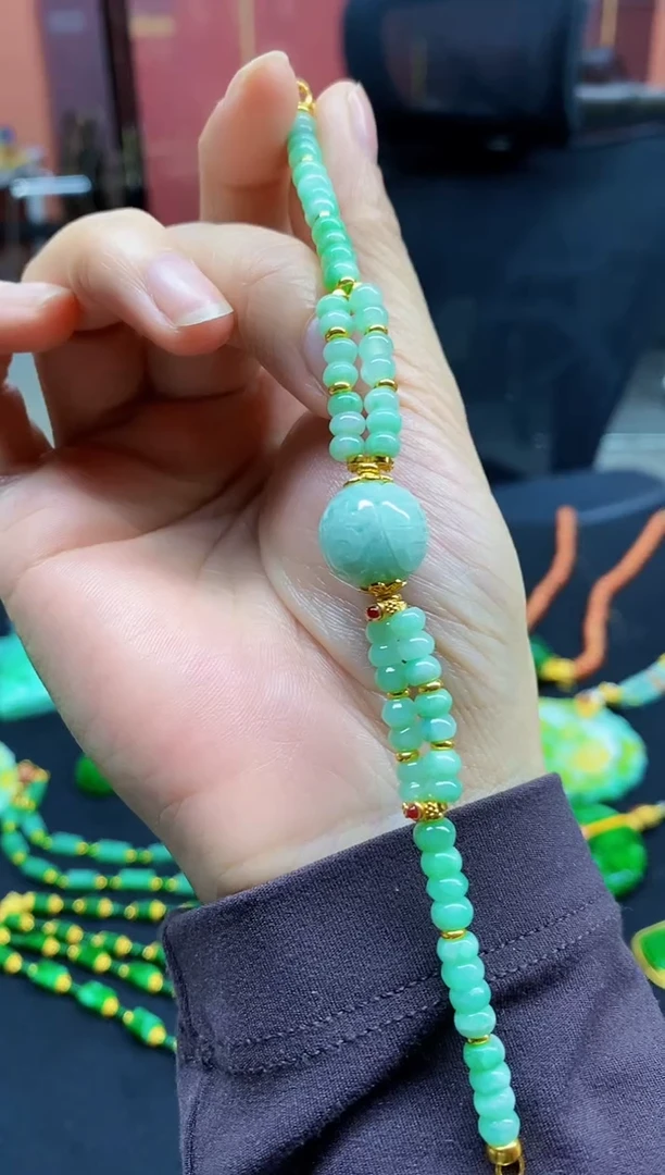 颈饰未镶嵌翡翠手串