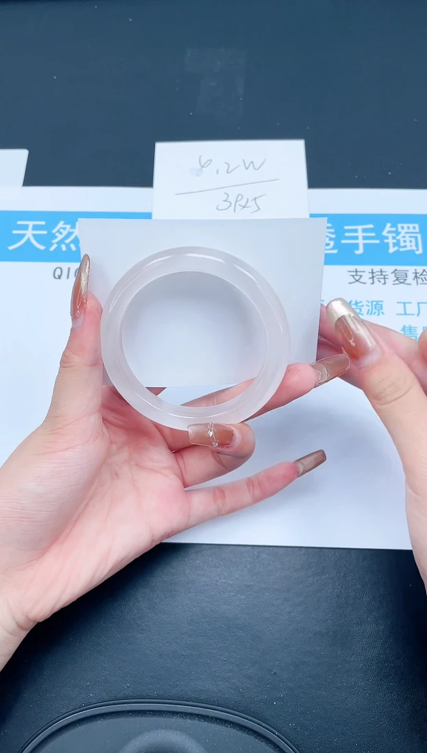 【闪购商品】石英质玉手镯未镶嵌220-56
