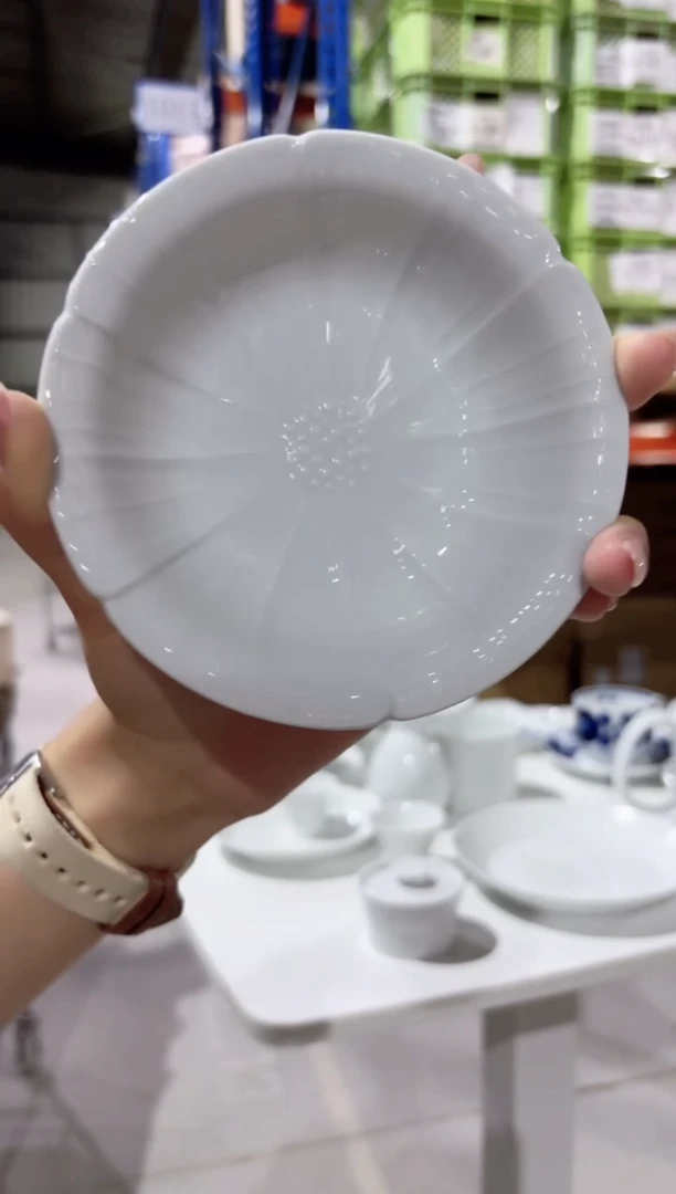 搪瓷白山　白磁芙蓉彫　ひめ小鉢