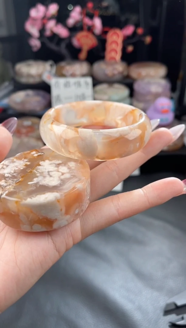 【闪购商品】石英质玉手镯未镶嵌55