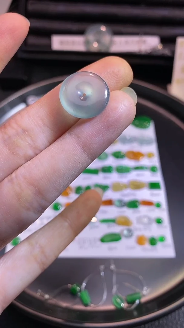 翡翠挂件未镶嵌扣子