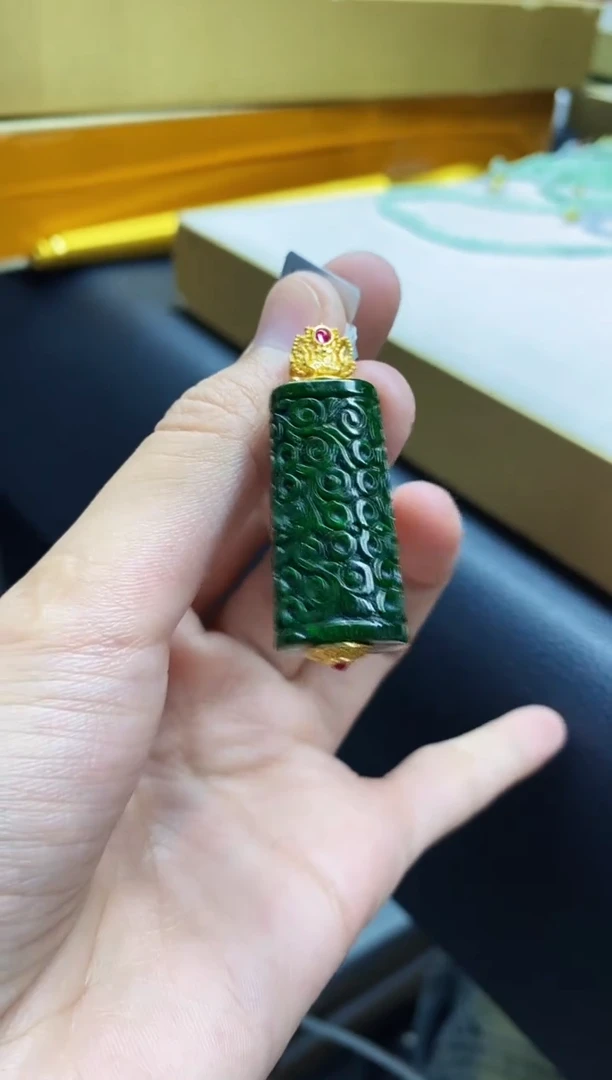 颈饰未镶嵌翡翠吊坠