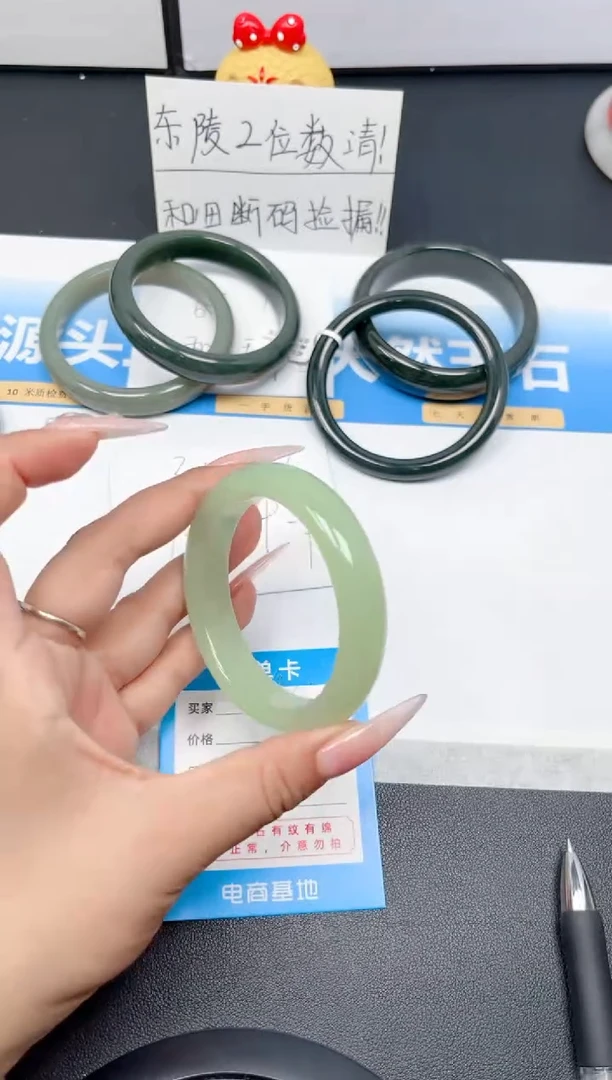 石英质玉手镯未镶嵌68-苹果绿56.5