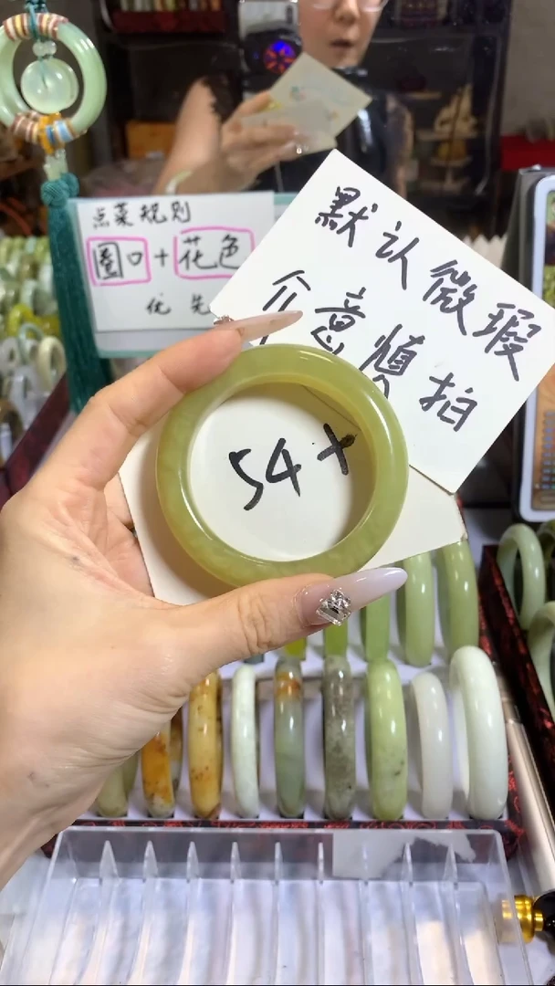 未镶嵌岫玉手镯12
