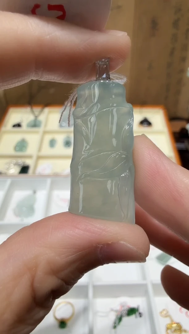 18K金镶嵌挂件翡翠A货翡翠多样性孤品