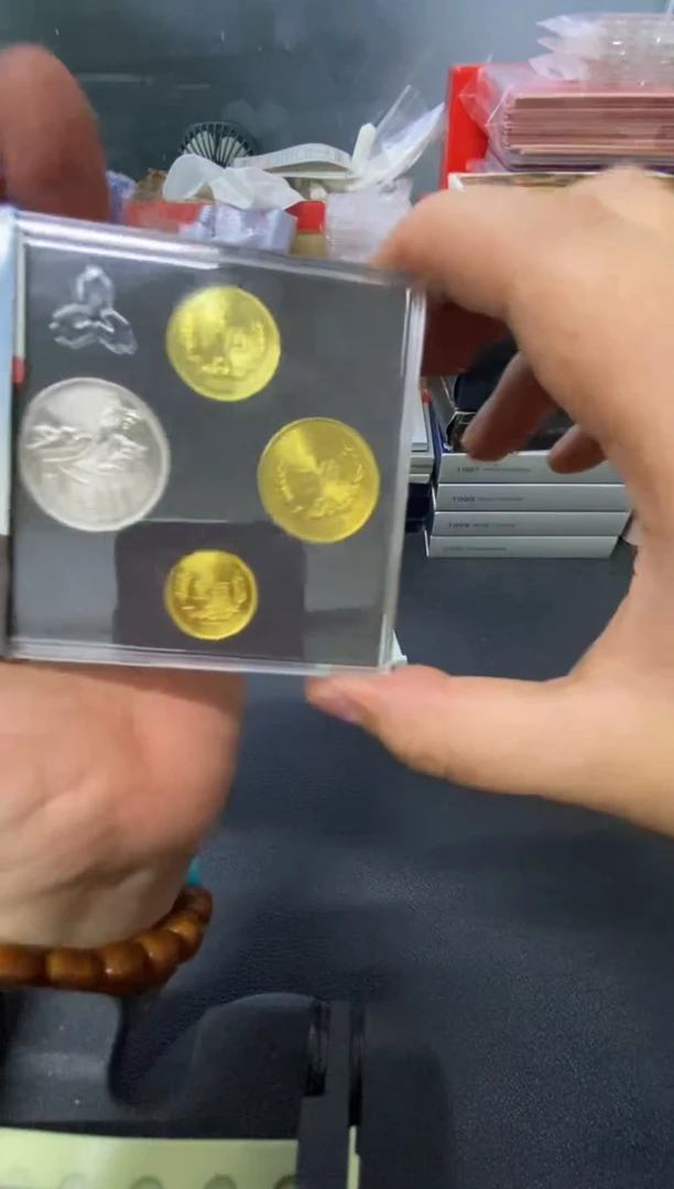 【闪购商品】其他普通金属81长城币套盒