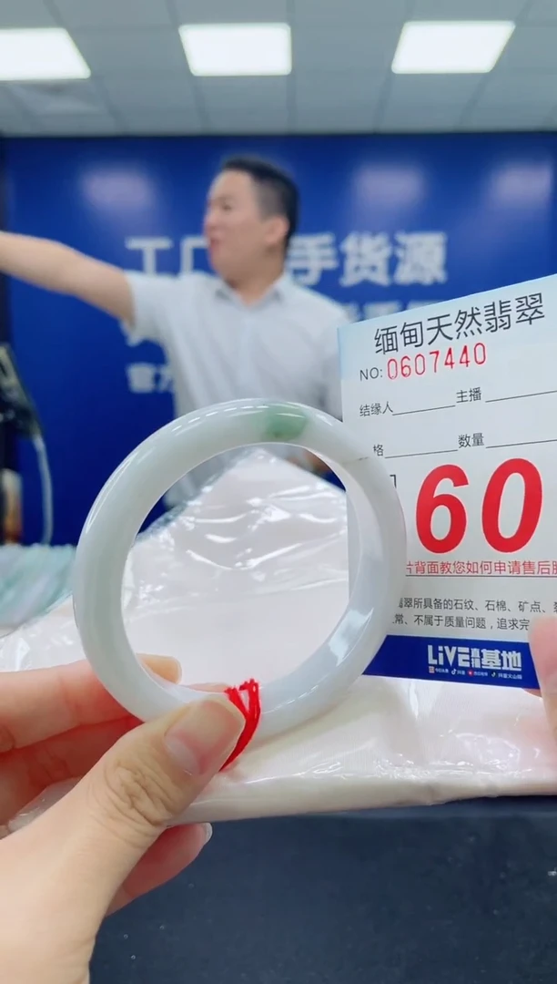 未镶嵌手镯翡翠天然翡翠手镯