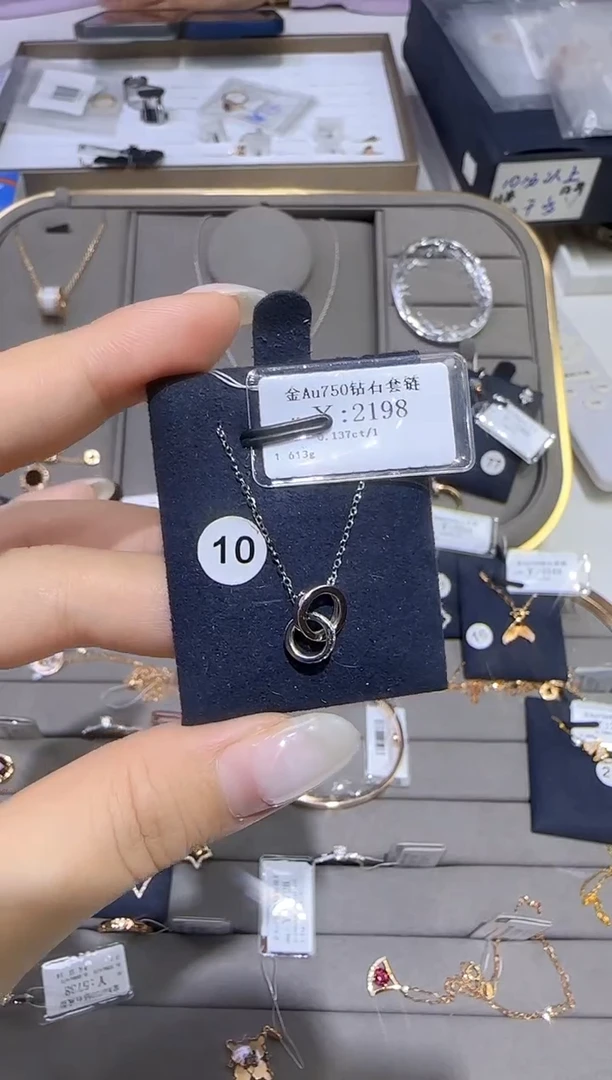 颈饰18K金镶嵌钻石1825