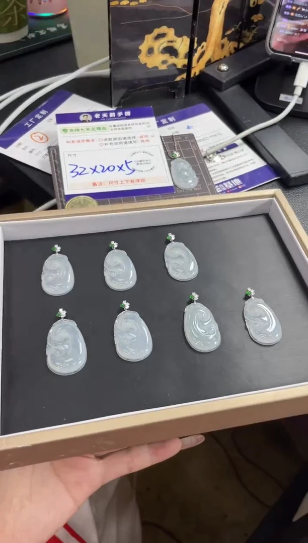 18K金镶嵌挂件翡翠如意FL14/多样性发其一CP配绳