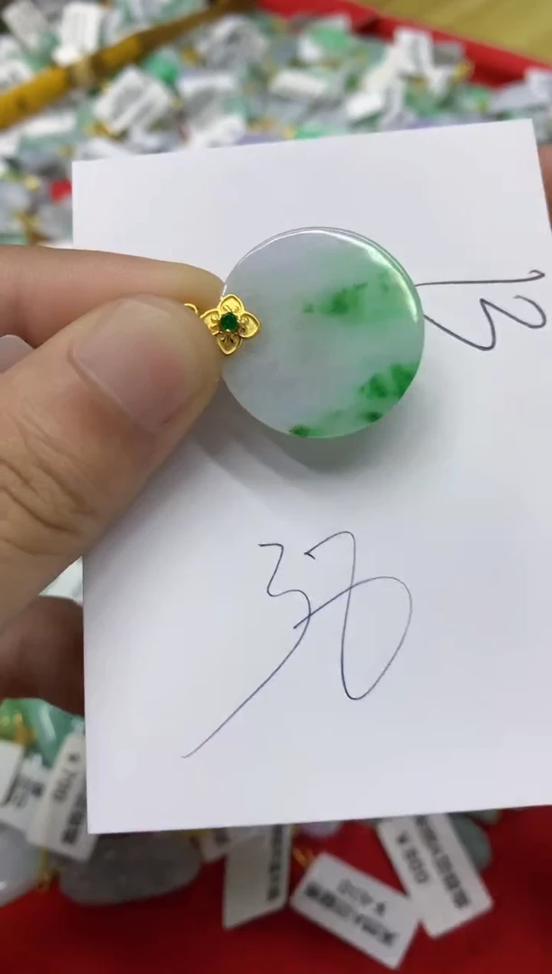 翡翠未镶嵌颈饰翡翠