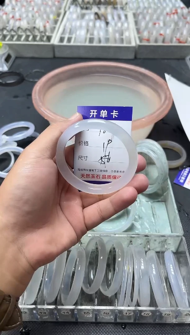 手镯玛瑙/玉髓未镶嵌玛瑙手镯182