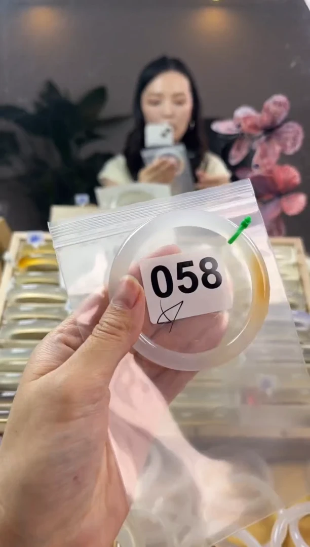 玛瑙/玉髓手镯未镶嵌058