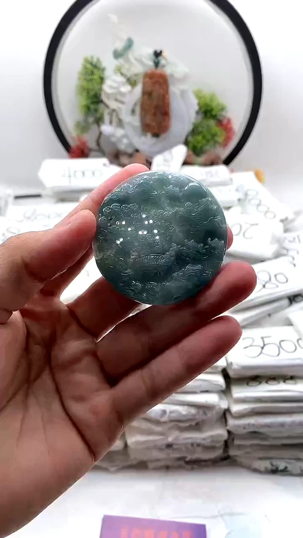 翡翠未镶嵌颈饰山水牌
