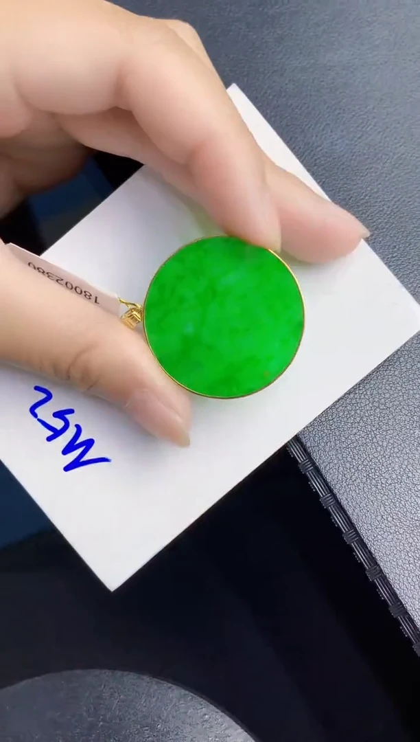 翡翠18K金镶嵌颈饰000000000