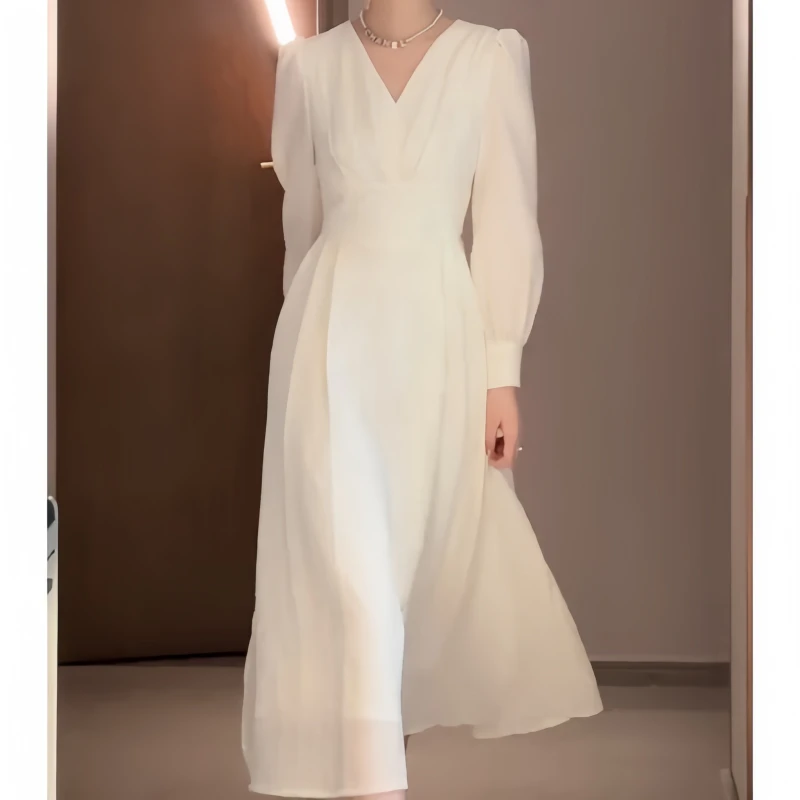 初秋法式气质纯色V领长袖连衣裙遮肉肉新款时尚独特黑色百搭裙子