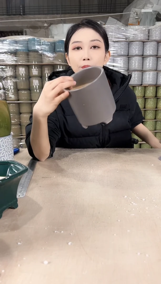 【闪购商品】陶瓷高脚棕色小号13x13